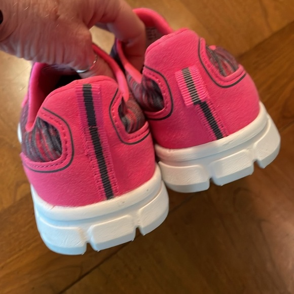 DANSKIN NOW Slip On Sneakers - size 4 - Picture 7 of 13